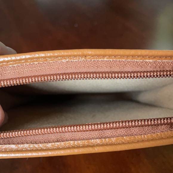 Ex-Point Tan Leather Zipper E-Reader Case - Picture 3 of 3